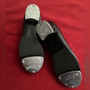 Capezio Black Tap Shoe, Size 1 Youth